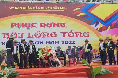 Múa sư tử tại Lễ hội Lồng tồng xã Long Sơn